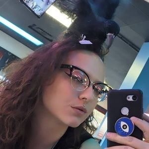 Meet your Posher, Julia